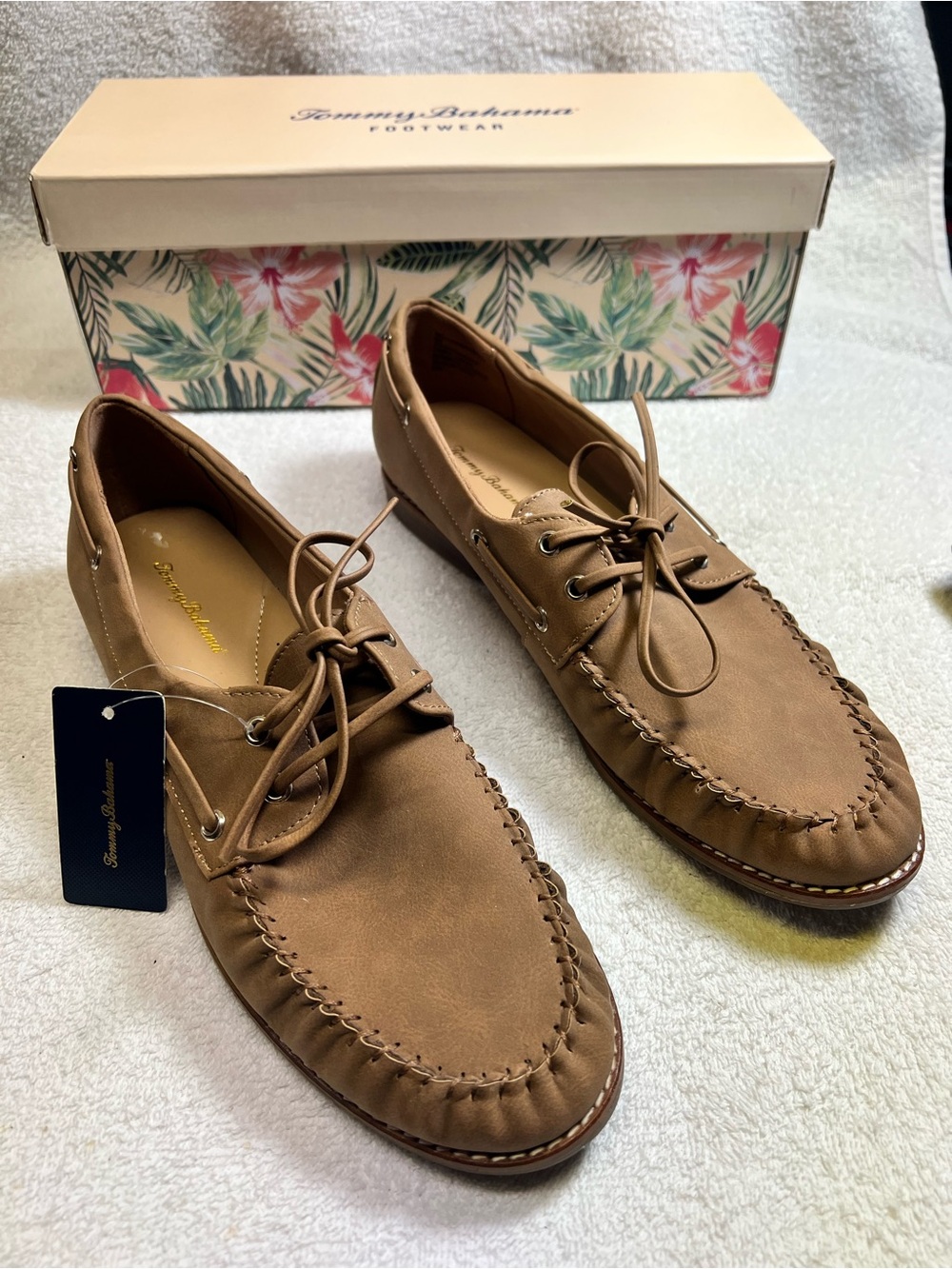 Tommy Bahama Women's Tan Moccasins Boat Shoes Size 9